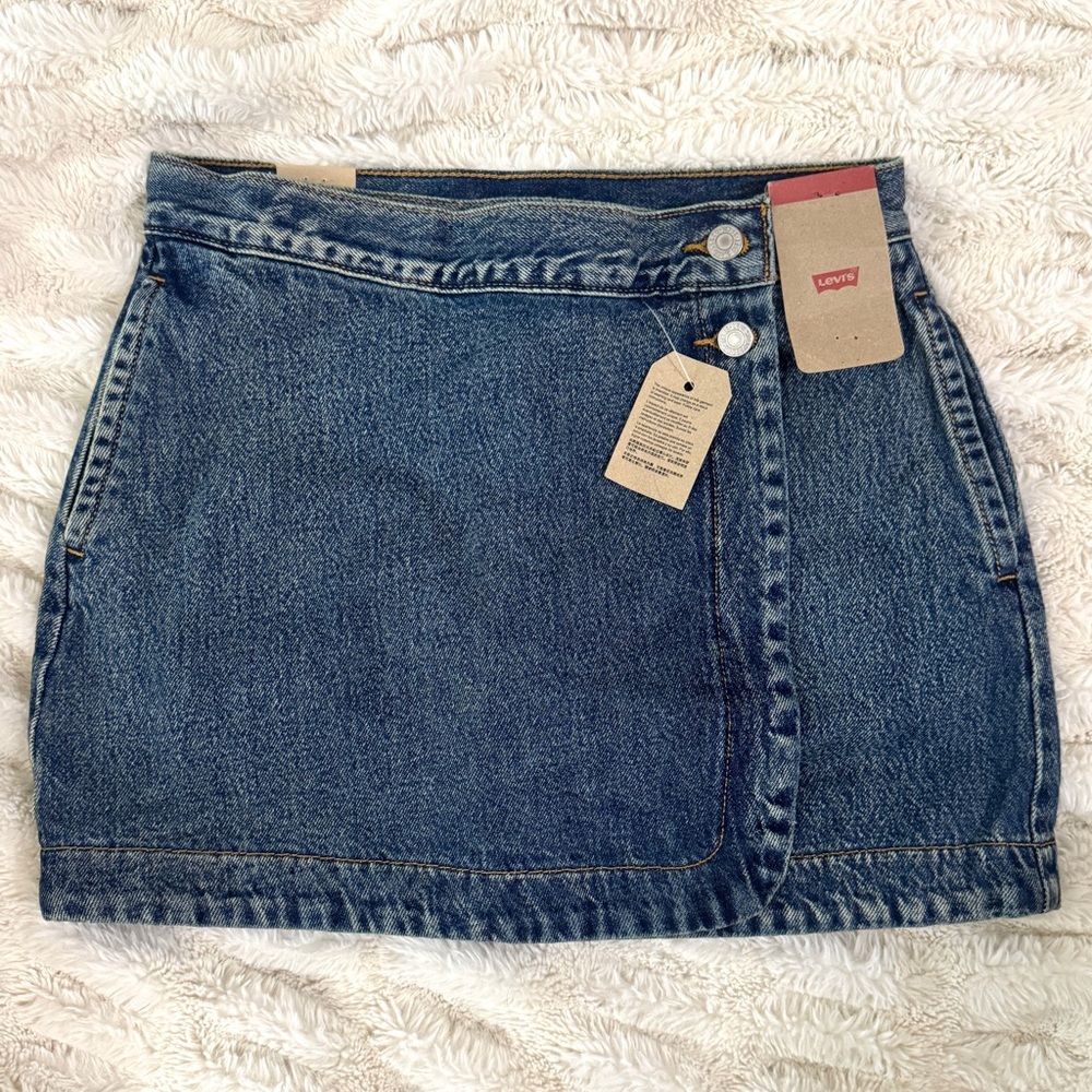 Levi's Mini Wrap Skirt - NWT - size 25